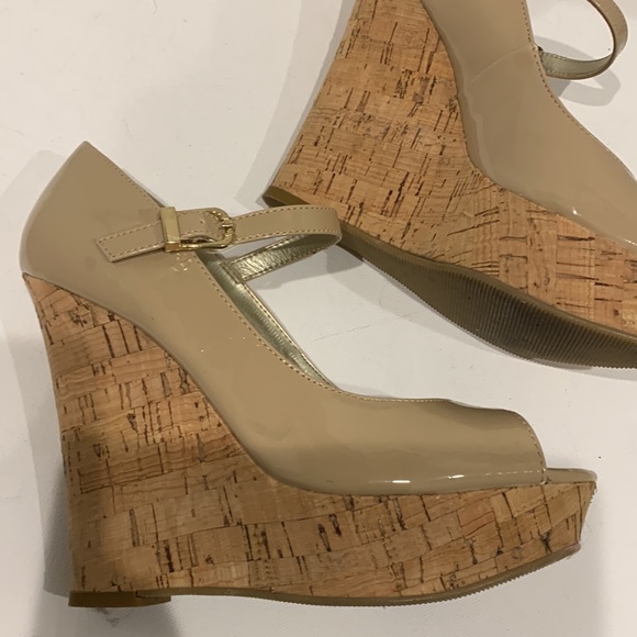 GUESS Nude Tan Platform Wedge Heel Patent Peep Toe Cork Sandal Ankle Strap - Picture 9 of 16